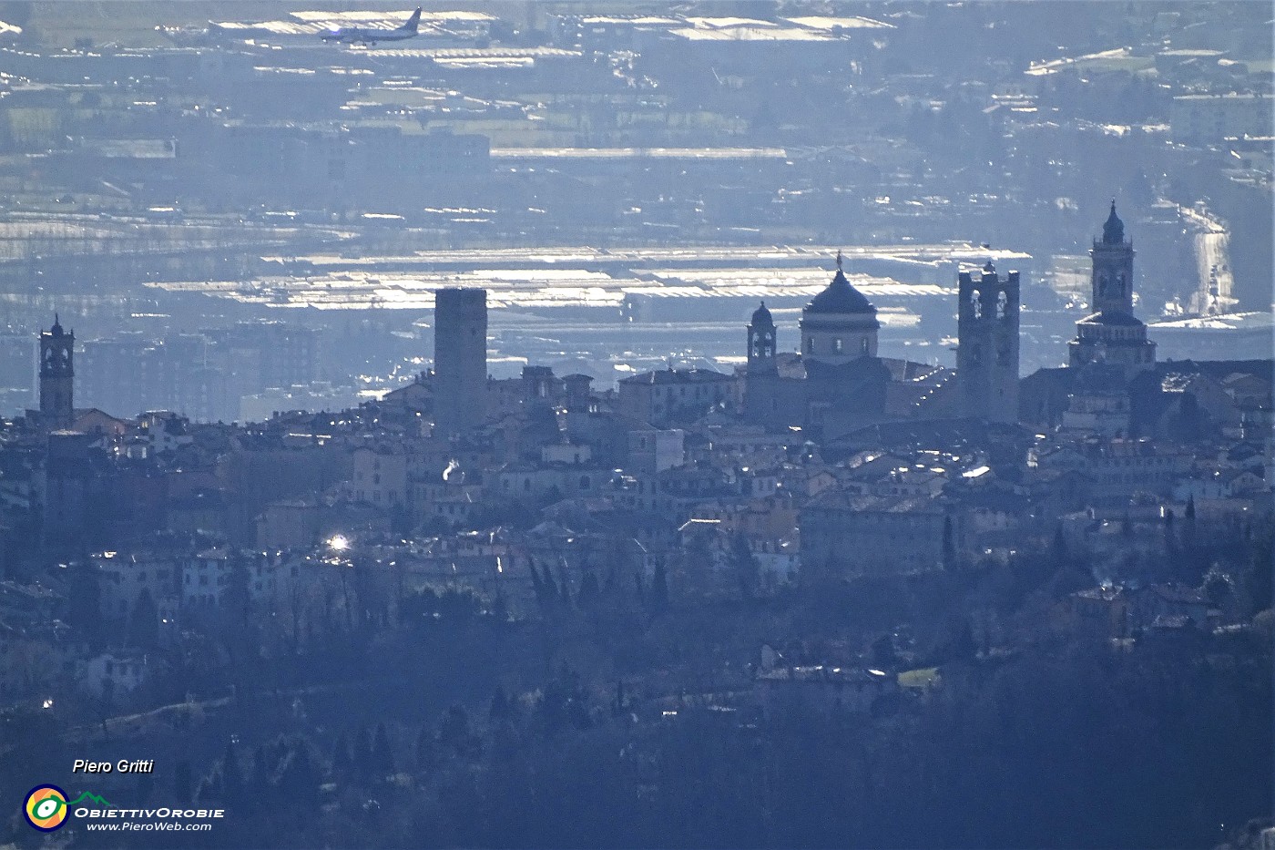 27 Dai Prati Parini maxi zoom in Bergamo Alta.JPG